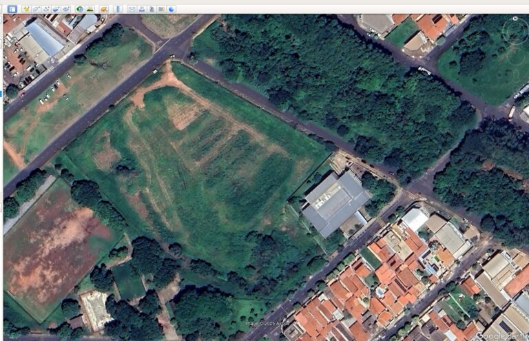 Pelo Google Earth